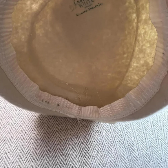 Neumann Englander Snowdrop Women’s Vintage White Hat  from the 1960s.‎ - Picture 6 of 9